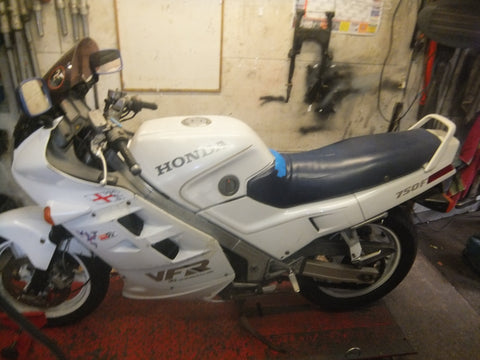 HONDA VFR 750 RC24 1986 - 1989 full bike breaking for spares - all parts available as at 24/10/19