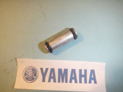 YAMAHA FZS 600 FRAZER CARBURETTOR METAL JOINT PIPE X 1  1988 - 2003